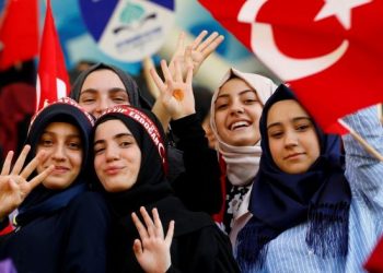 Balas Ejekan Sekularis, Muslimah Turki: Islam Tidak Perbolehkan Sembelih BABI sebagai Kurban