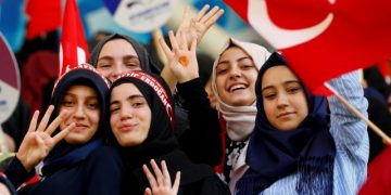 Balas Ejekan Sekularis, Muslimah Turki: Islam Tidak Perbolehkan Sembelih BABI sebagai Kurban