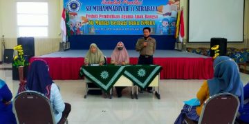 Peduli Pendidikan Agama Anak Bangsa, SD Muhammadiyah 11 Surabaya Berbagi Buku Ismuba