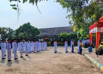 Tingkatkan Patriotisme dan Nasionalisme, MI dan MTs Muhammadiyah 2 Cendoro Laksanakan Upacara HUT Kemerdekaan RI ke-77
