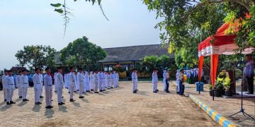 Tingkatkan Patriotisme dan Nasionalisme, MI dan MTs Muhammadiyah 2 Cendoro Laksanakan Upacara HUT Kemerdekaan RI ke-77