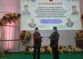 Uhamka Serahkan Bantuan Awal Pengembangan Air Bersih di Desa Tliu NTT