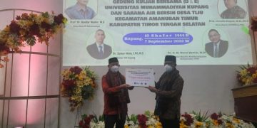 Uhamka Serahkan Bantuan Awal Pengembangan Air Bersih di Desa Tliu NTT