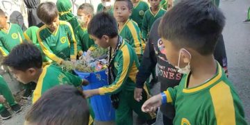 SD Muhammadiyah 2 Kupang Adakan Aksi Bersih-bersih Lingkungan Sekolah