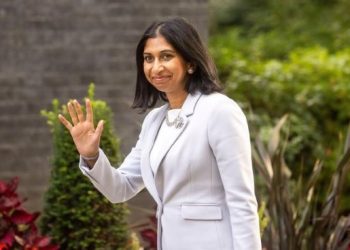 Cuma Gara-gara Salah Kirim Email, Mendagri Inggris Putuskan Mundur