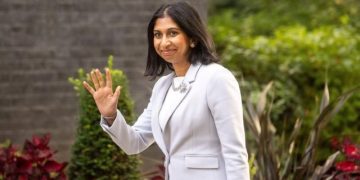 Cuma Gara-gara Salah Kirim Email, Mendagri Inggris Putuskan Mundur