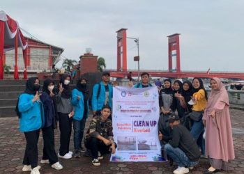 Aksi Nyata Mahasiswa Kolaborasi Gelar Clean Up Riverbed Himaperi