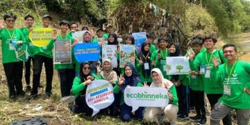 Pelajar Lintas Agama Besuk Sungai Kalibaru Banyuwangi