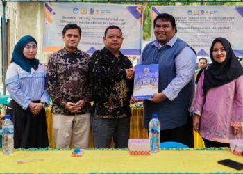 Dosen UMSU Berikan Teknologi Pengolaan Limbah Nipah di Desa Pantai Gading