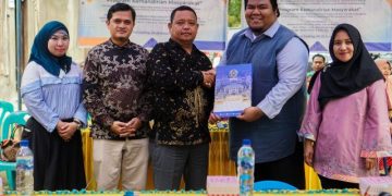 Dosen UMSU Berikan Teknologi Pengolaan Limbah Nipah di Desa Pantai Gading