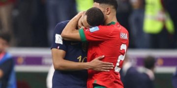 {Foto} Mbappe kepada Hakimi: Jangan Sedih Bro!