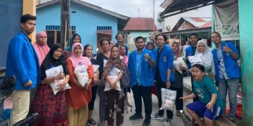 Jum’at Berkah, KOPERMASU Salurkan Ratusan Maakanan dan Beras kepada Masarakat di Sekitaran UMSU