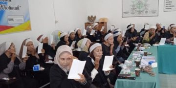 Ibu-Ibu ‘Asiyiyah Tegal Asah Kemampuan Merias Melalui “Beauty Class”