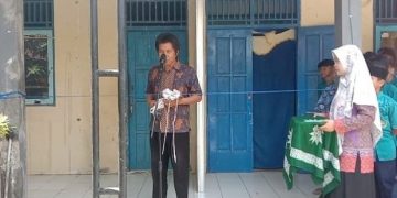 Mudir Potrenmu Darul Ulum Majenang Resmikan Unit Usaha Edu Mart