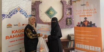 Lazismu PCIM Sudan Beri Bantuan Parcel Ramadan kepada Mahasiswa Indonesia