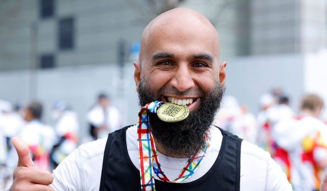 Perangi Islamofobia, Pelari Muslim ini Ikut “Boston Marathon” Sambil Berpuasa