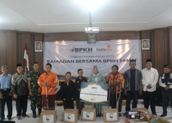 Lazismu DIY Bersama BPKH RI Bagikan 1000 Al Quran dan Paket Sembako kepada Kaum Dhuafa