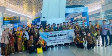Penuhi Janjinya, UAH Berangkatkan 10 Anggota Kokam Umrah ke Tanah Suci