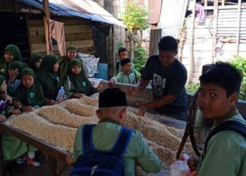 SDIT Muhammadiyah Manggeng Laksanakan Mini Trip ke Home Industri Pembutan Tempe