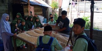 SDIT Muhammadiyah Manggeng Laksanakan Mini Trip ke Home Industri Pembutan Tempe