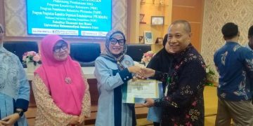 Pimpinan FEB UMSU Serahkan Penghargaan kepada 120 Mahasiswa dan Dosen Peraih Pemenang Pendanaan di Sejumlah Ajang Kompetisi Menristek Dikti