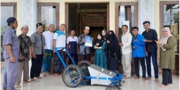 Dosen Fakultas Teknik UMSU Lakukan Bimtek dan Penyerahan Alat Penyapu Bidang Datar Gerak Mekanik