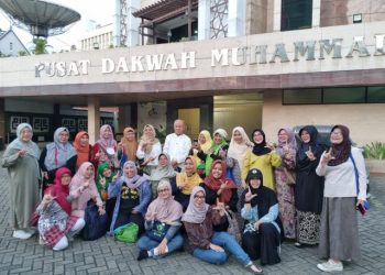 Ibu-ibu Aisyiyah Peserta Rakernas LLHPB Silaturahmi dengan Buya Anwar