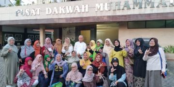 Ibu-ibu Aisyiyah Peserta Rakernas LLHPB Silaturahmi dengan Buya Anwar