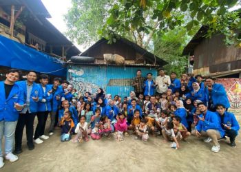 Hari Anak Nasional, Mahasiswa Hukum UMSU Berbagi Kebahagian dengan Anak-anak di Pinggiran Sungai Deli