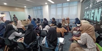 Hebat! Pendidikan Biologi UHAMKA Hadirkan Kepala Sekolah Internasional