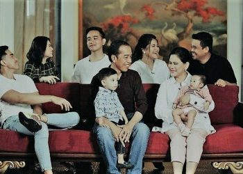 Menyoroti Sepakterjang Politik Keluarga Jokowi