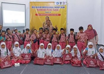 Kunjungi Museum Kambang Putih, Siswa SD Muhammadiyah 2 Plus Palang Rasakan Pengalaman Belajar yang Menyenangkan