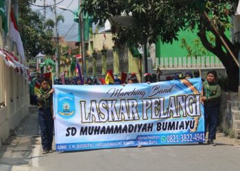 Pasukan Marching Band Laskar Pelangi SDM Bumiayu Turut Meriahkan Tabligh Akbar dan Pengukuhan PCM-PCA Bumiayu