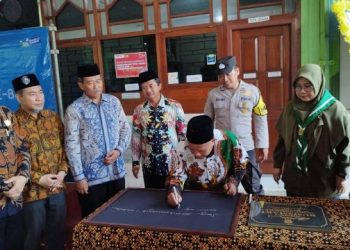 Ketua PDM Kota Surakarta Resmikan BUMS Mart Milik SD Muhammadiyah 1 Solo