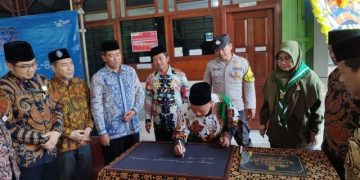 Ketua PDM Kota Surakarta Resmikan BUMS Mart Milik SD Muhammadiyah 1 Solo