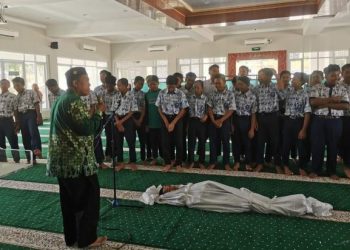 MAM 1 Karangasem Paciran Lamongan Laksanakan Praktik Merawat Jenazah
