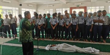 MAM 1 Karangasem Paciran Lamongan Laksanakan Praktik Merawat Jenazah