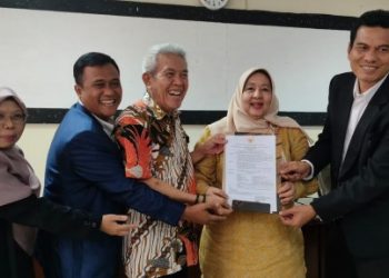 UMSU Tambah Profesor, Ida Hanifah Terima SK Guru Besar Bidang Hukum Ketenagakerjaan