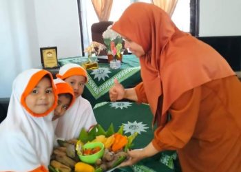 TK ABA 3 Kupang Perkenalkan Kuliner Tradisional Khas NTT Sejak Dini