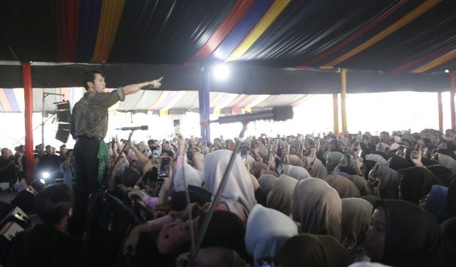 Nidji Ajak Ribuan Mahasiswa Bernyanyi: Kau dan UMSU Selalu untuk Selamanya