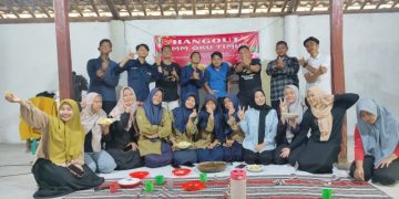 Luwesitas Komisariat IMM An-Nafii STKIP Muhammadiyah OKU Timur Perkaderan sambil Ngrujak Bersama