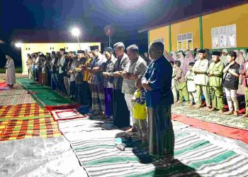 Tampil Beda, SDIT Muhammadiyah Manggeng Bagi Rapor Usai Shalat Subuh