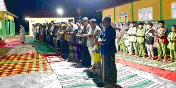 Tampil Beda, SDIT Muhammadiyah Manggeng Bagi Rapor Usai Shalat Subuh