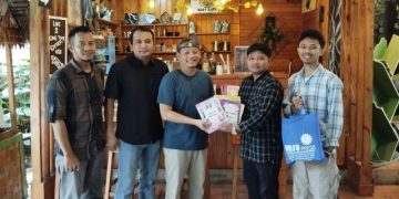 Perkuat Budaya Literasi, Prodi Kessos FISIP UMSU dan Alumni Berikan Puluhan Buku Ke Sanggar Lingkaran