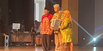 Mantan Ketua PDM Priangan KH Hanbali Ahmad Mendapat Anugerah Lifetime Achievement