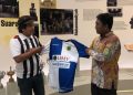Sekretaris LPO Fajar Junaedi Serahkan Jersey PSHW ke Museum Muhammadiyah