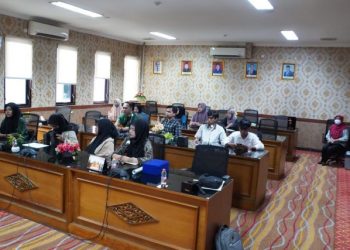 Belajar Mata Kuliah Pengantar Ilmu Politik, 30 Mahasiswa Prodi Ilkom UMMAD Kunjungi DPRD Kota Madiun