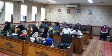 Belajar Mata Kuliah Pengantar Ilmu Politik, 30 Mahasiswa Prodi Ilkom UMMAD Kunjungi DPRD Kota Madiun