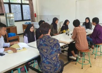 Mahasiswa Semester 1 Biokewirausahaan UMMAD Praktikum Mata Kuliah Fisiologi Tumbuhan