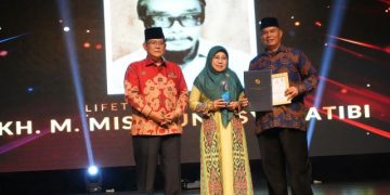 Muhammadiyah Jabar Berikan Anugerah Lifetime Achievement kepada KH Moch Miskun Asy-Syatibi